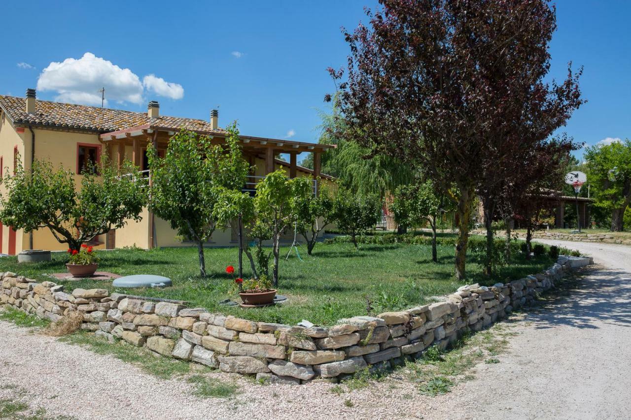 Agriturismo Le Capannacce Urbania Exterior photo